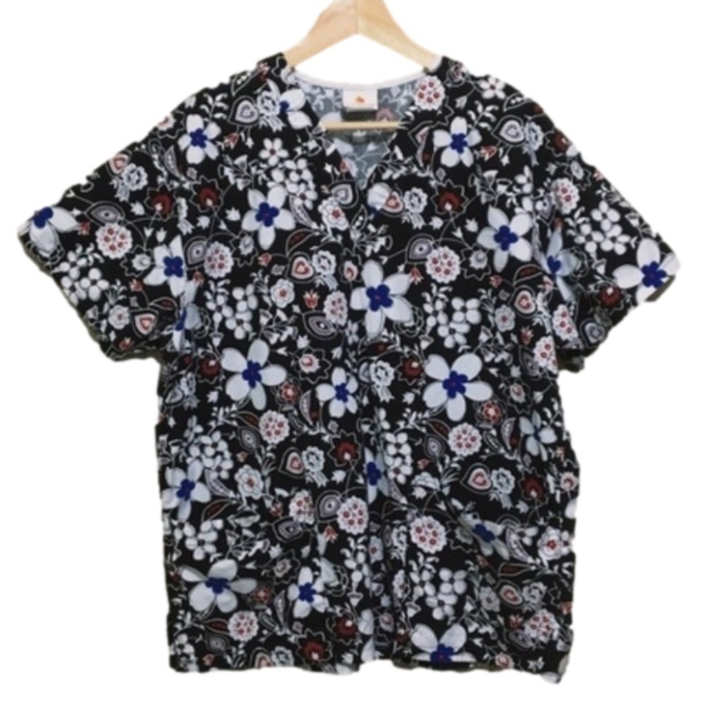 𝅺Peaches Uniforms black white red floral v-neck medium scrubs top